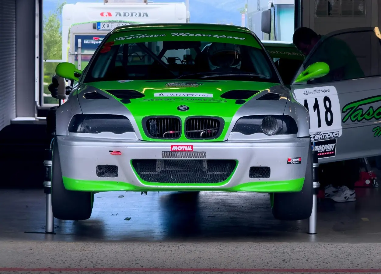 Volvo XC40 Recharge Beige, Black, Blue, 2011